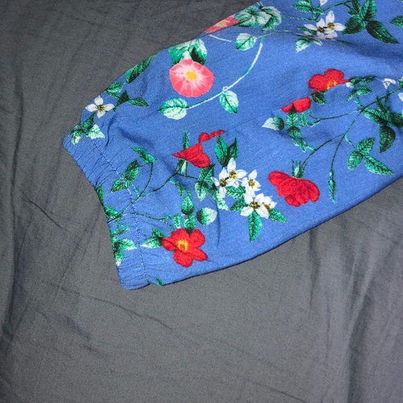 Floral top - Picture 2 of 3